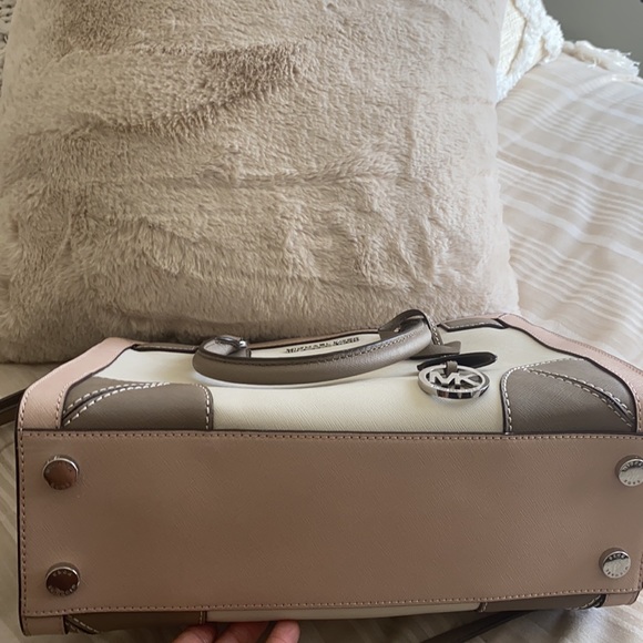 Michael Kors - Color Ecru / Ballet / Dark Taupe - Picture 3 of 3